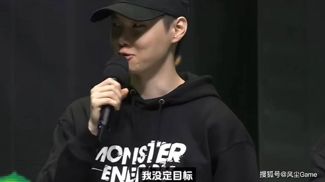LOL冠军中单恋情曝光!女友比他高半个头,Chovy自爆S16没有目标