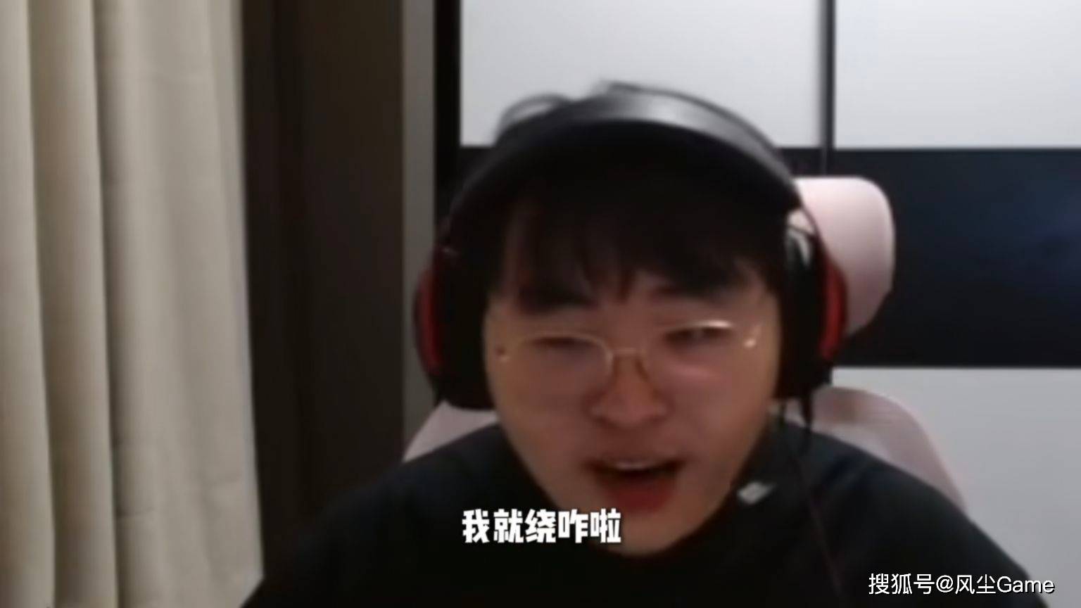 LOL冠军中单恋情曝光!女友比他高半个头,Chovy自爆S16没有目标